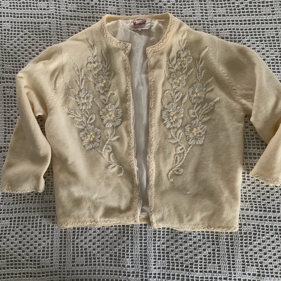 Vintage Sweaters - Vintage 50s beaded floral cardigan 1621